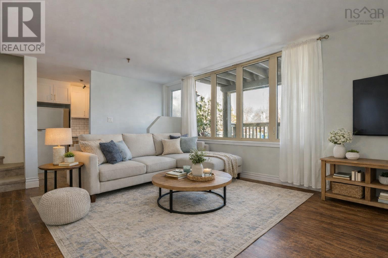 Property 14 of 39 of 101 67 FARNHAM GATE Road