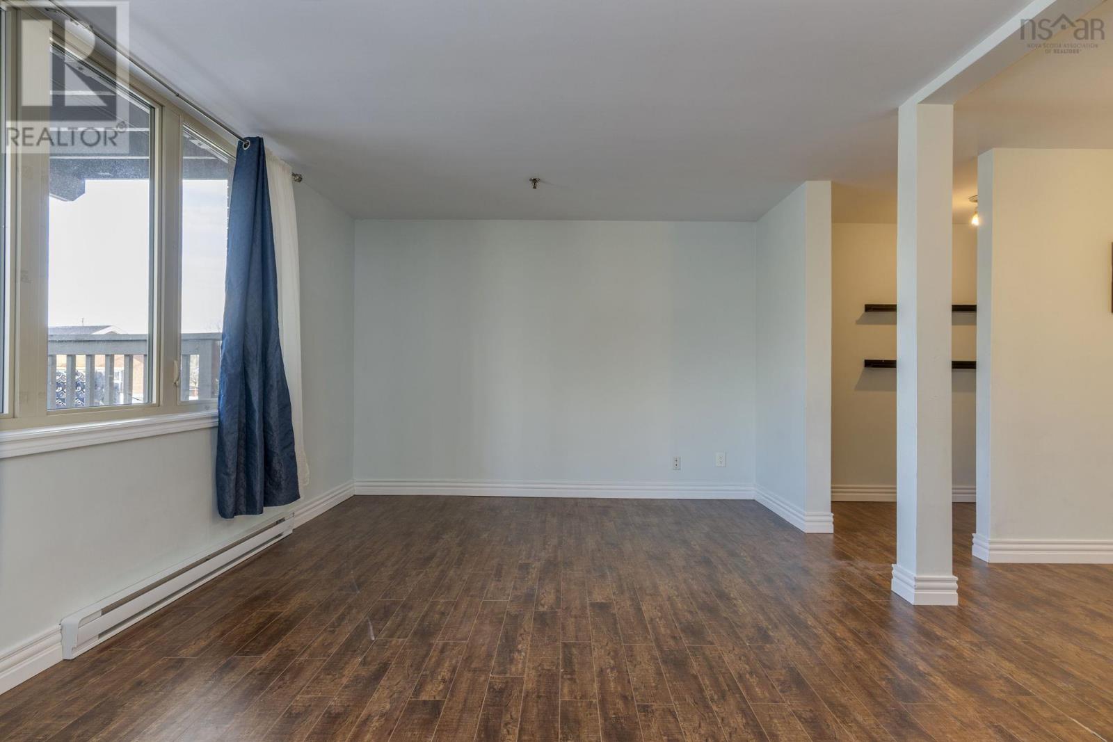 Property 12 of 39 of 101 67 FARNHAM GATE Road