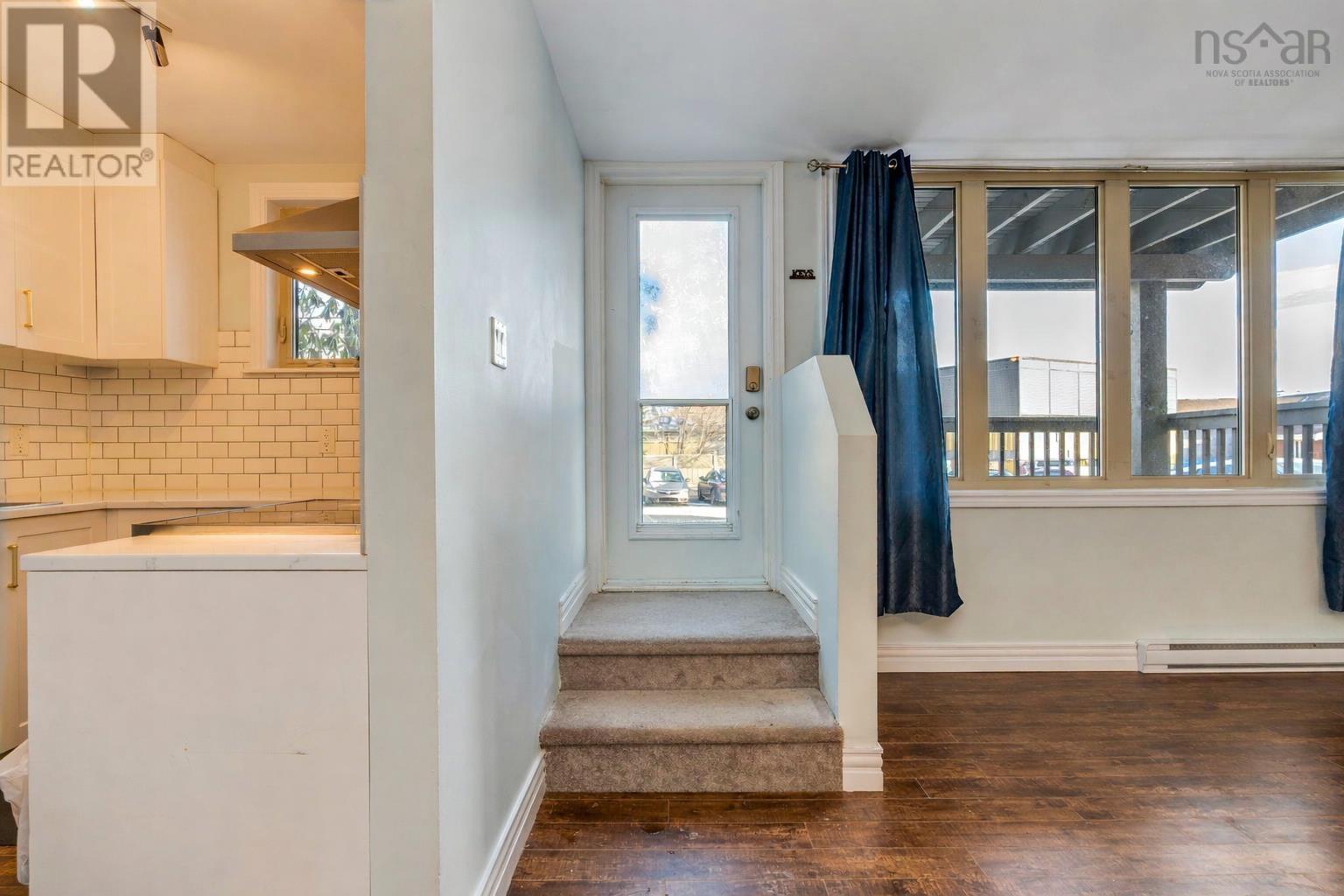 Property 4 of 39 of 101 67 FARNHAM GATE Road