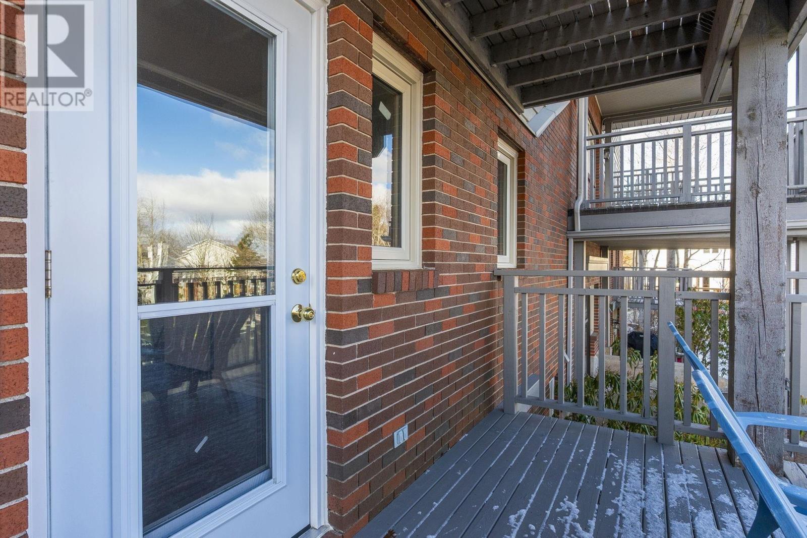 Property 33 of 39 of 101 67 FARNHAM GATE Road