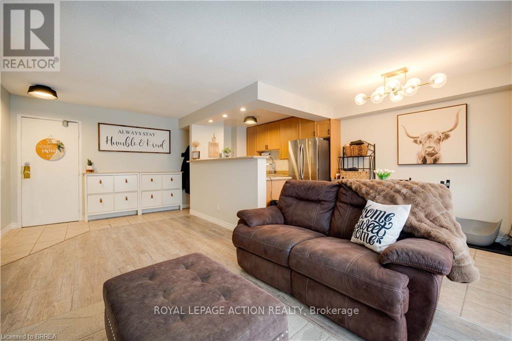 793 Colborne Unit 304 photo 3