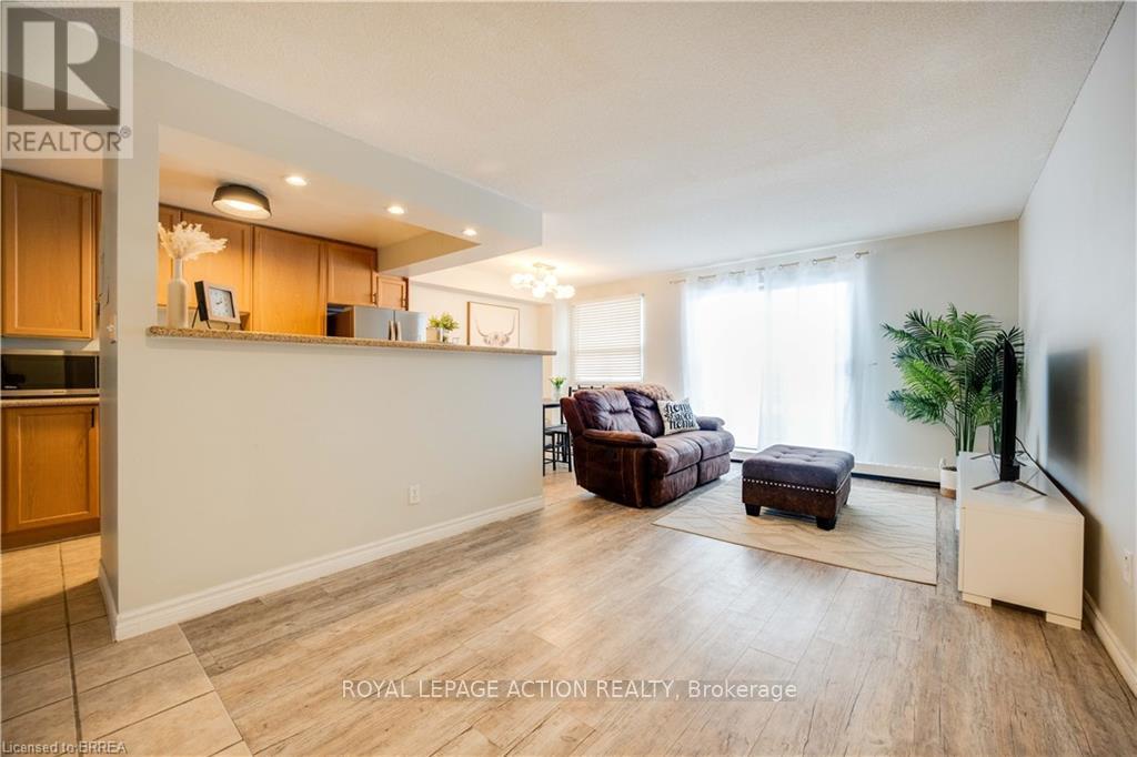 #304 793 COLBORNE STREET - 4