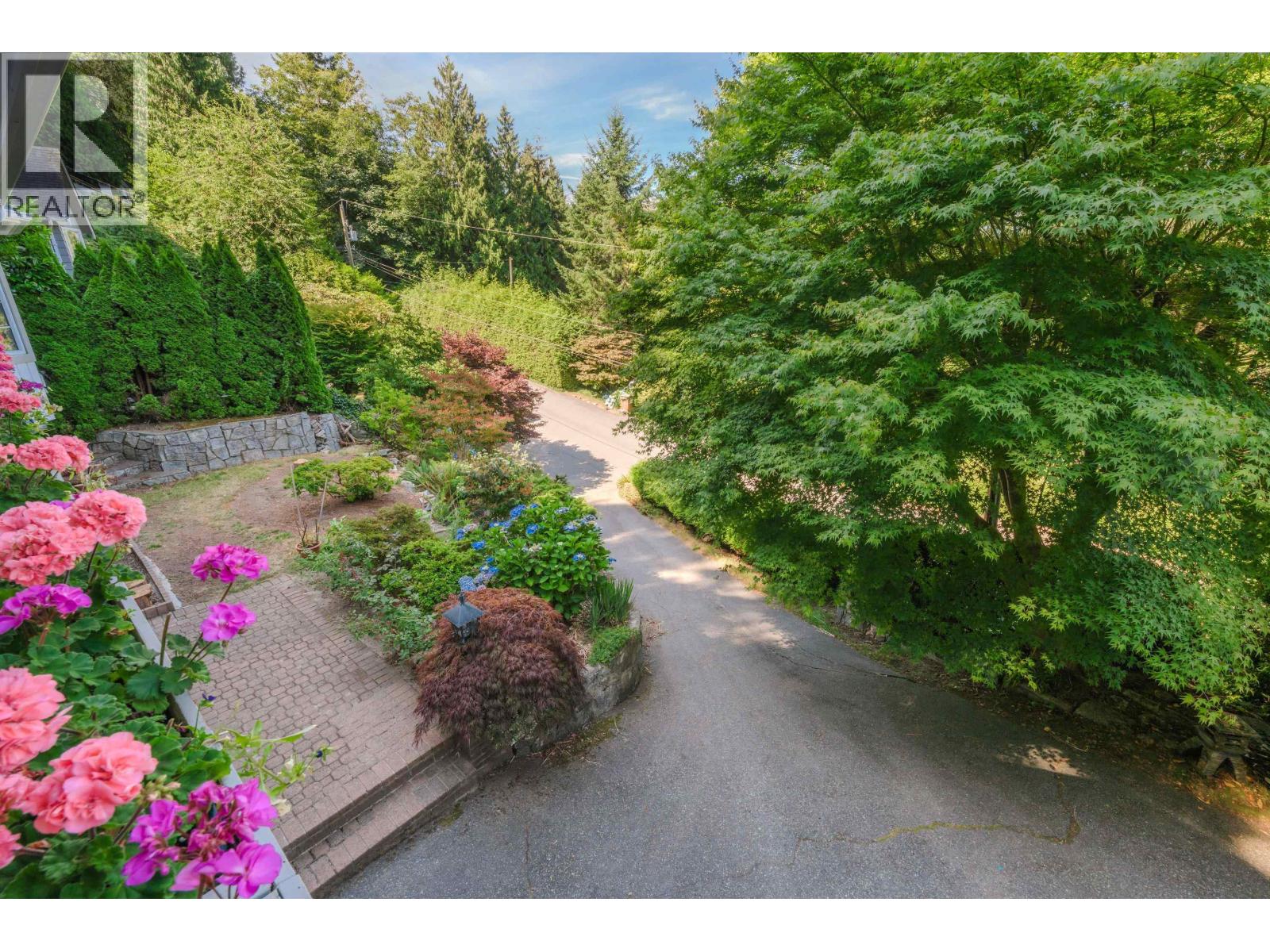 5560 GREENLEAF ROAD, West Vancouver