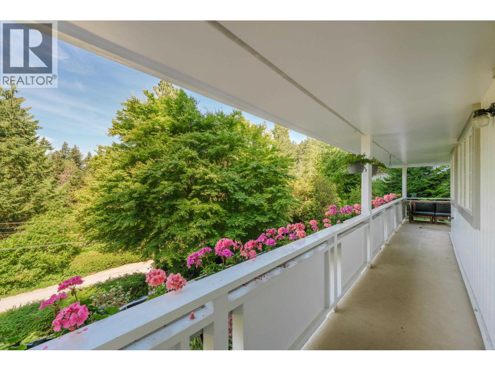 5560 GREENLEAF ROAD, West Vancouver
