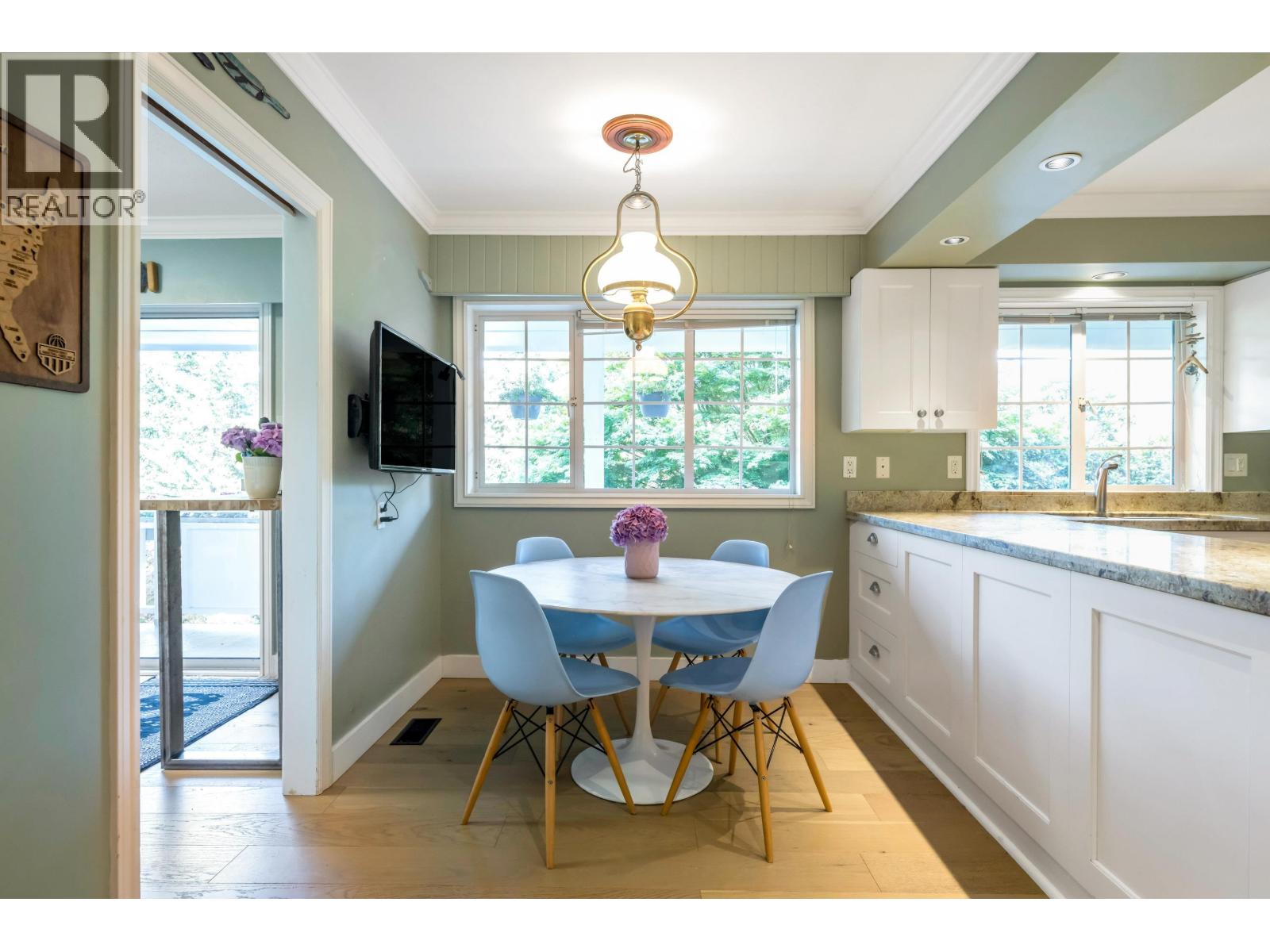 5560 GREENLEAF ROAD, West Vancouver