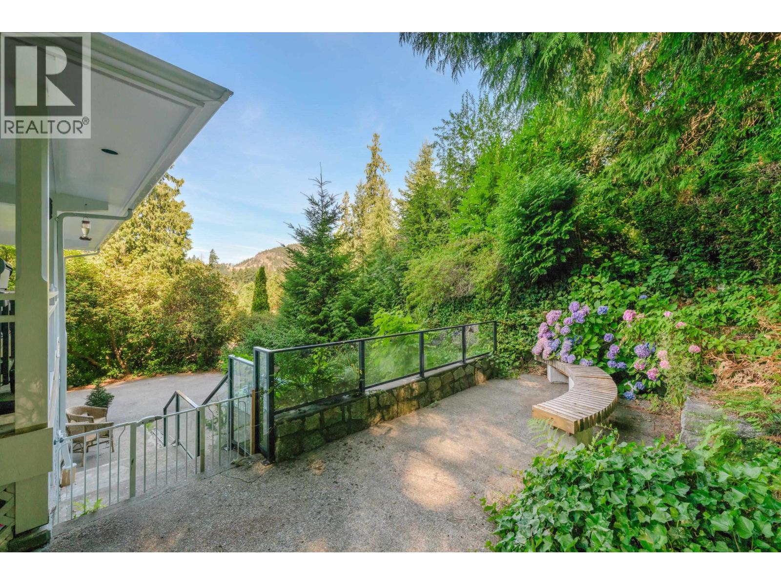 5560 GREENLEAF ROAD, West Vancouver