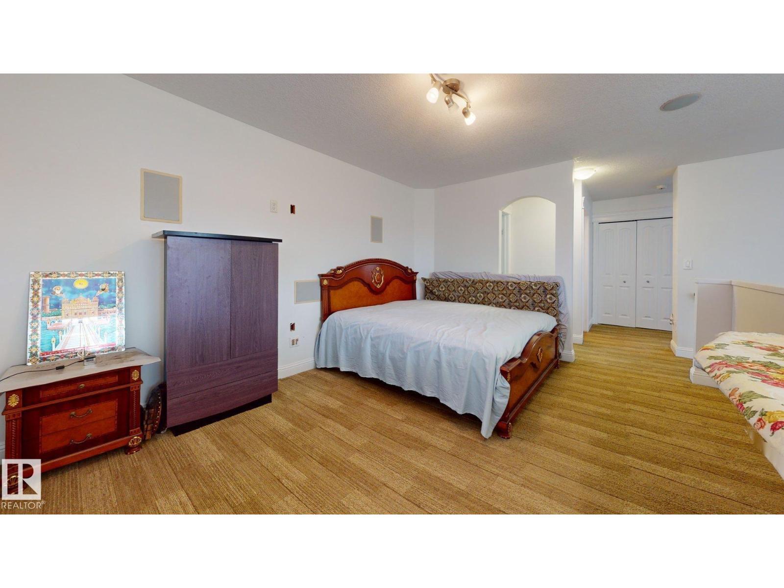 5440 1A AV SW, Edmonton