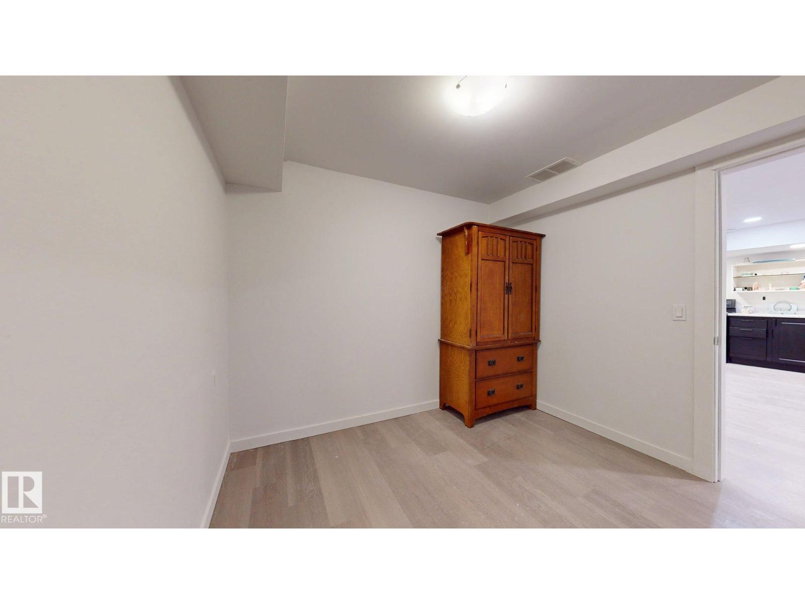 5440 1A AV SW, Edmonton