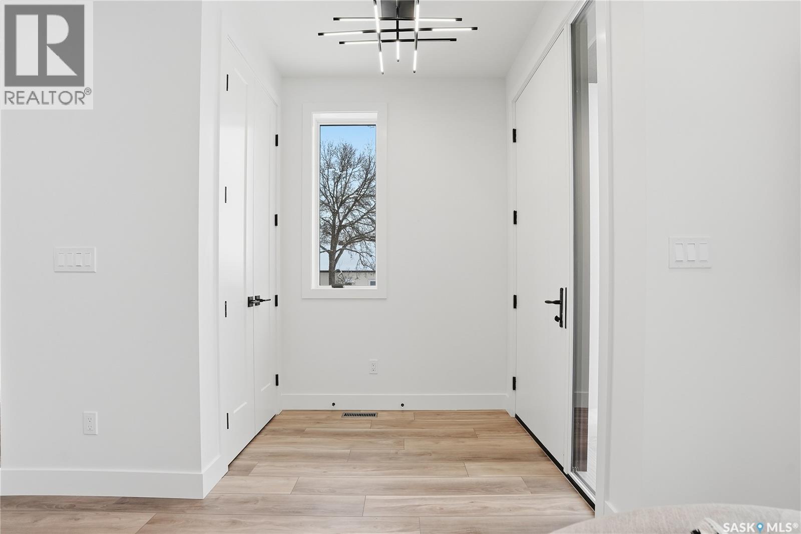 1139 13th STREET E - Photo 4 of 41, Saskatoon, Saskatchewan