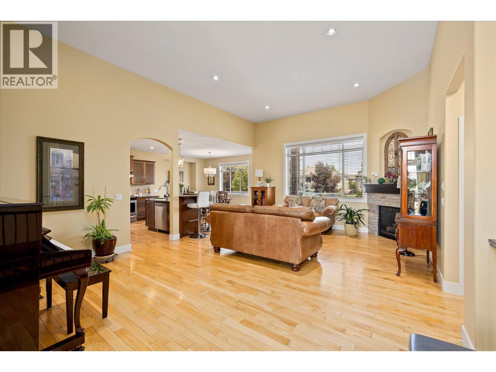 12860 Cliffshore Drive, Lake Country