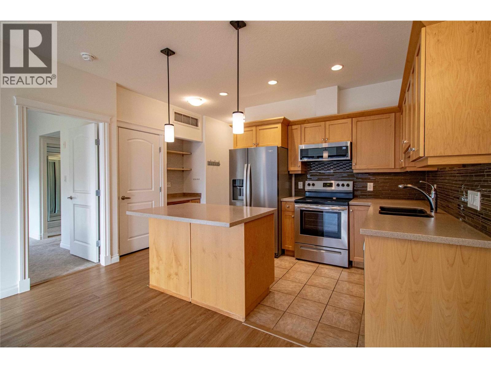 307 3313 Wilson Street, Penticton