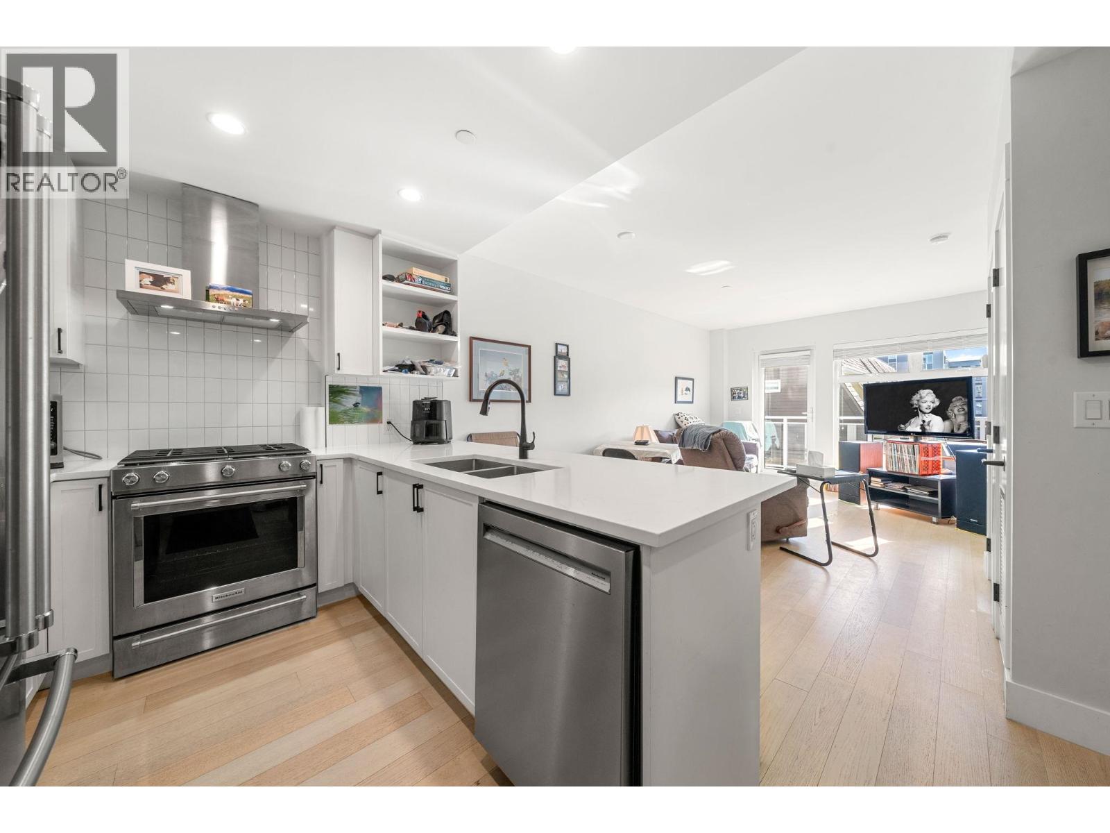 22226 BROWN Unit 308 photo 5