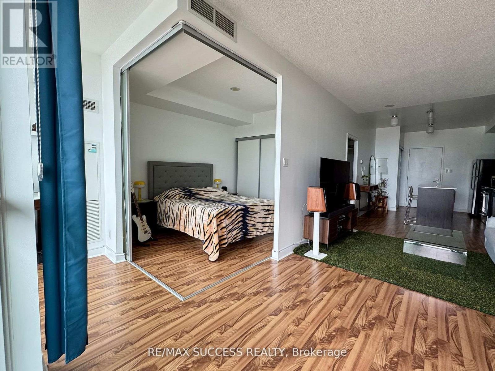 Listing photo of 1605 - 1171 QUEEN STREET W