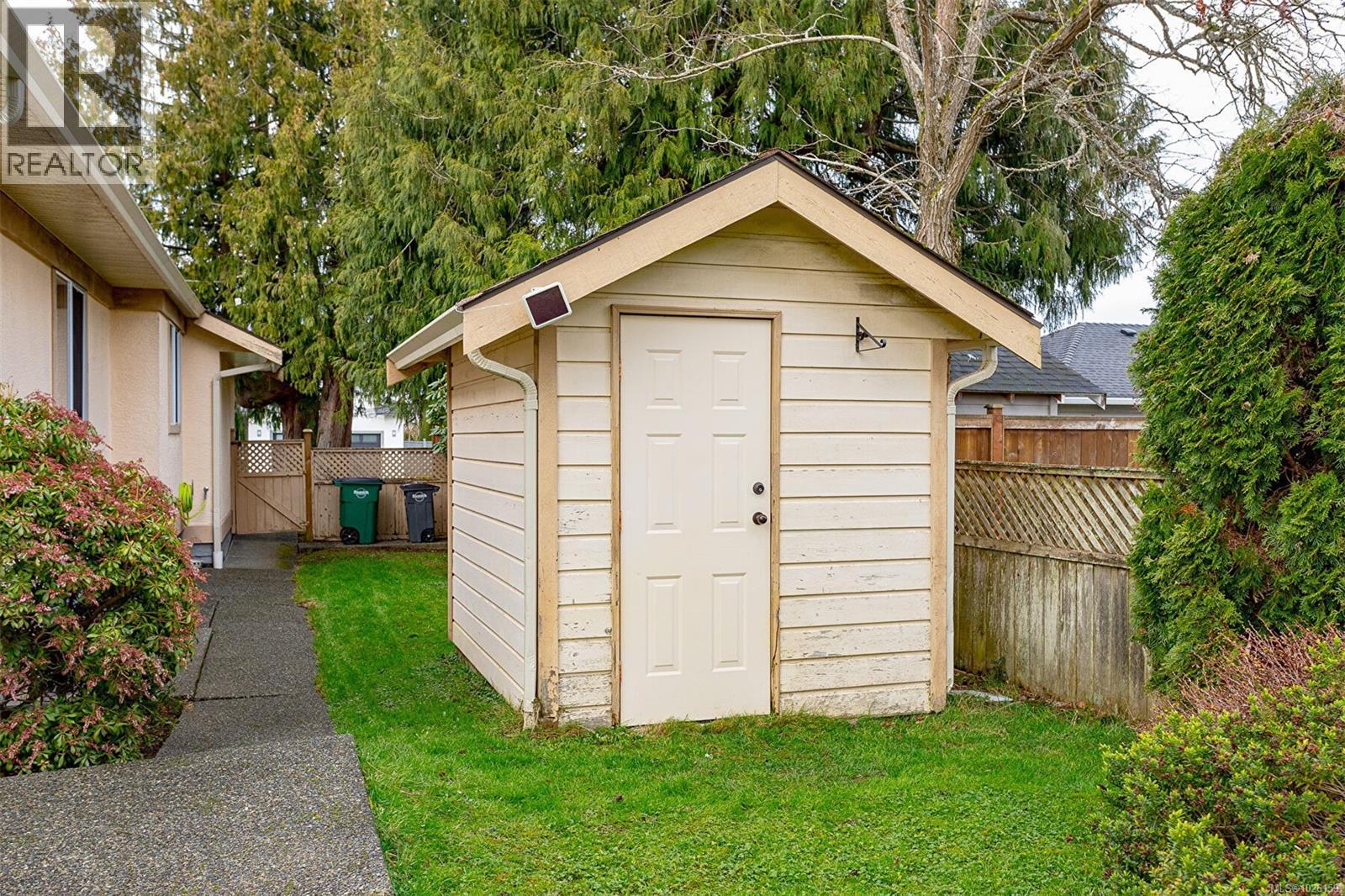  4604 Sunnymead Way, Saanich