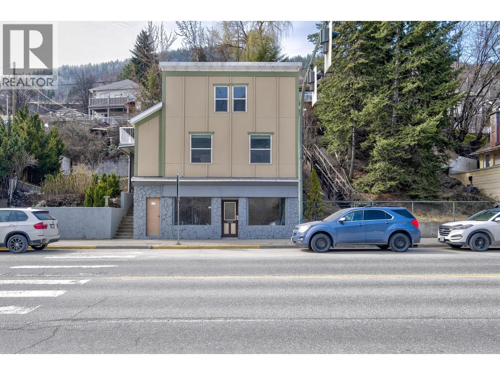 792 Rossland Avenue, Trail