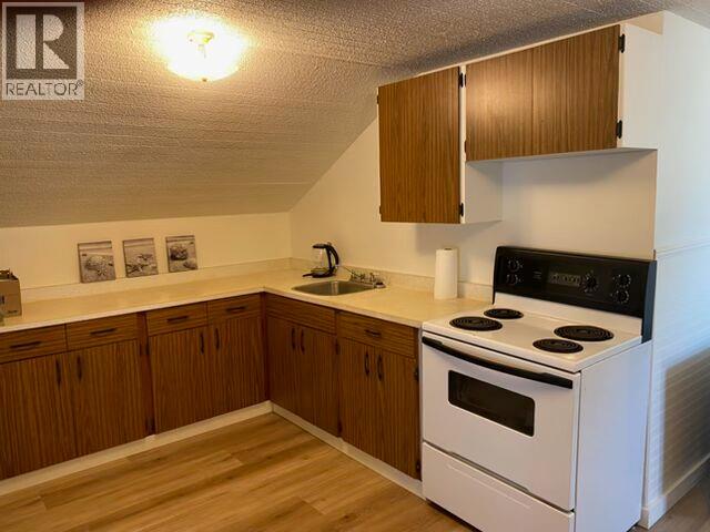 792 Rossland Avenue - 63