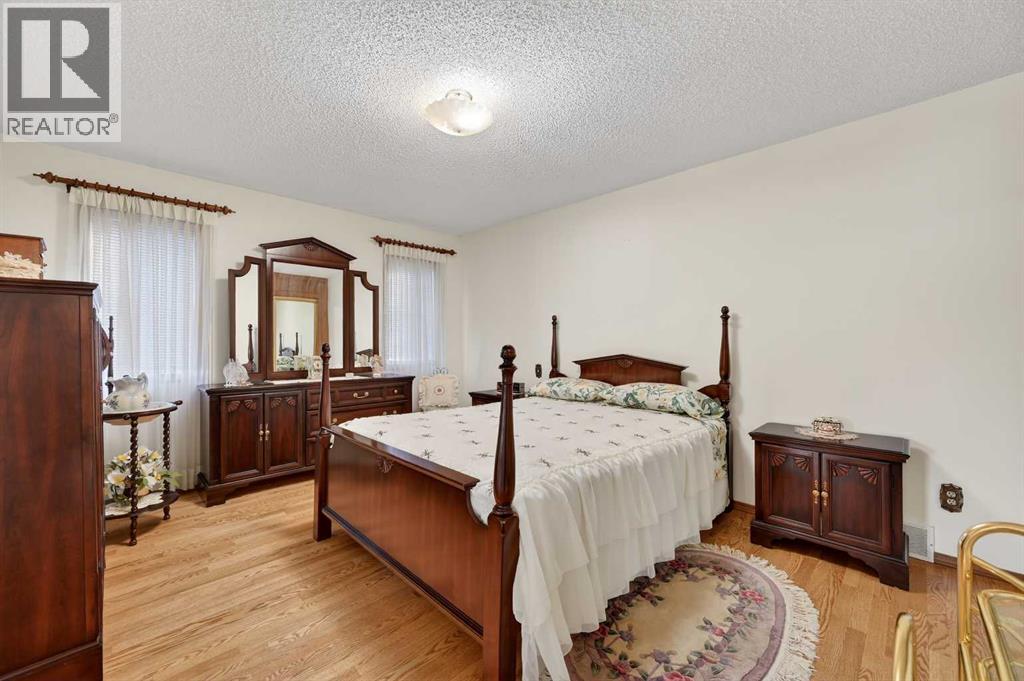 Single Family House Bungalow for Sale in   Avenue NE Winston Heights/Mountview Calgary 