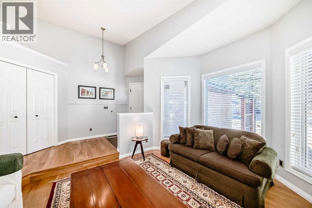 Single Family House 4 Level for Sale in  Shawbrooke Crescent SW Shawnessy Calgary 