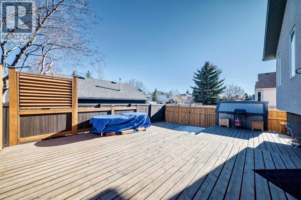 Single Family House 4 Level for Sale in  Shawbrooke Crescent SW Shawnessy Calgary 