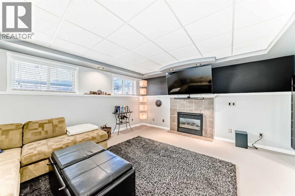 Single Family House 4 Level for Sale in  Shawbrooke Crescent SW Shawnessy Calgary 