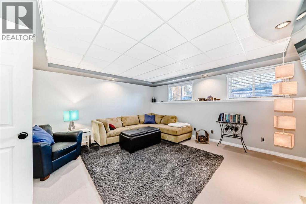 Single Family House 4 Level for Sale in  Shawbrooke Crescent SW Shawnessy Calgary 