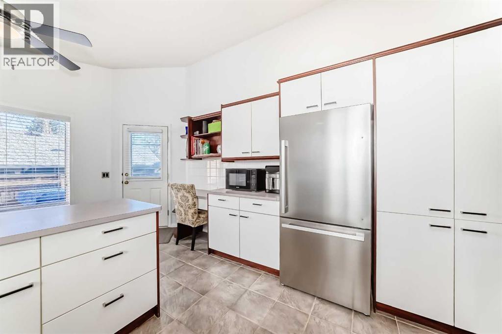 Single Family House 4 Level for Sale in  Shawbrooke Crescent SW Shawnessy Calgary 