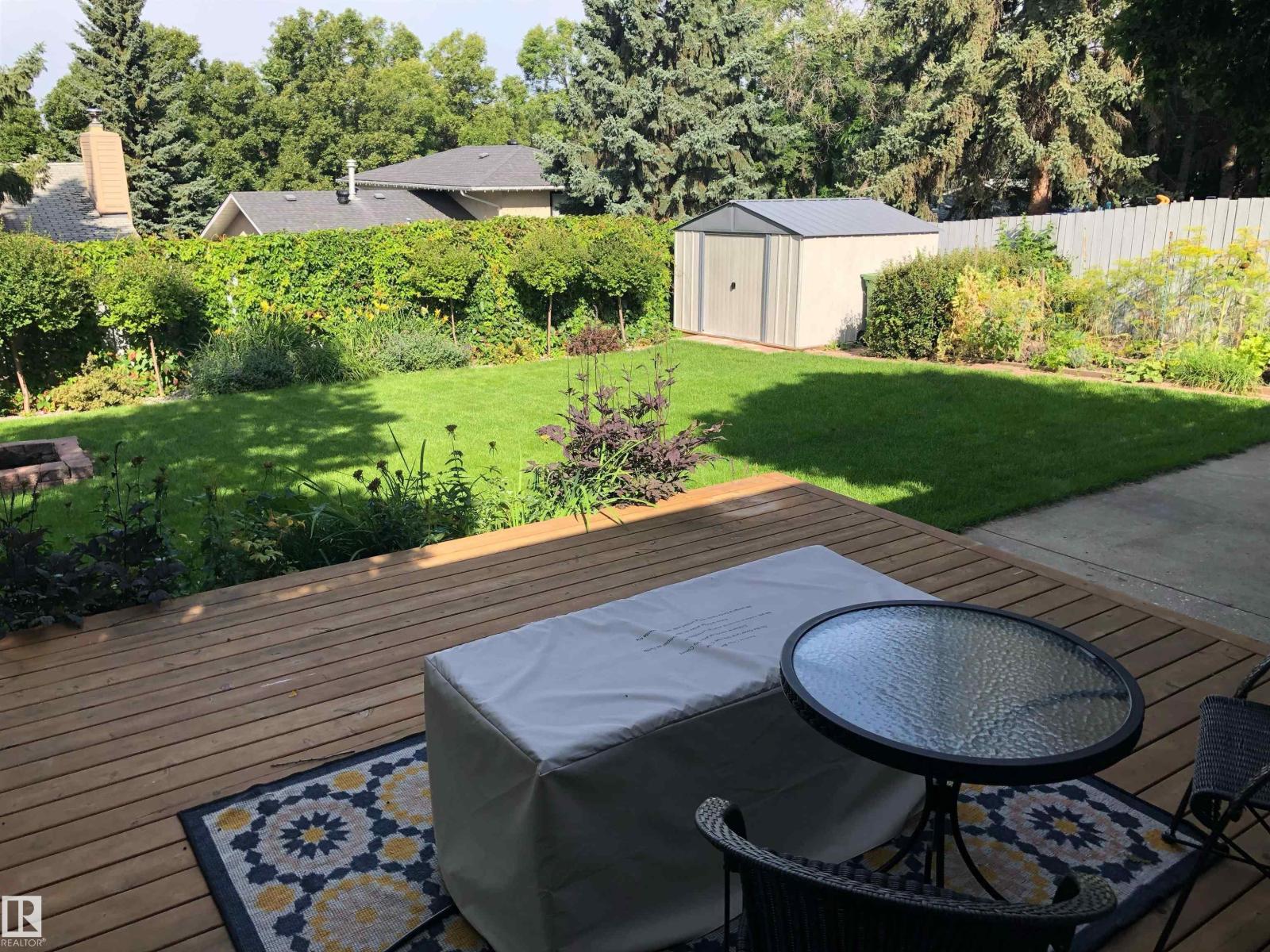 12 BEACON CR, St. Albert