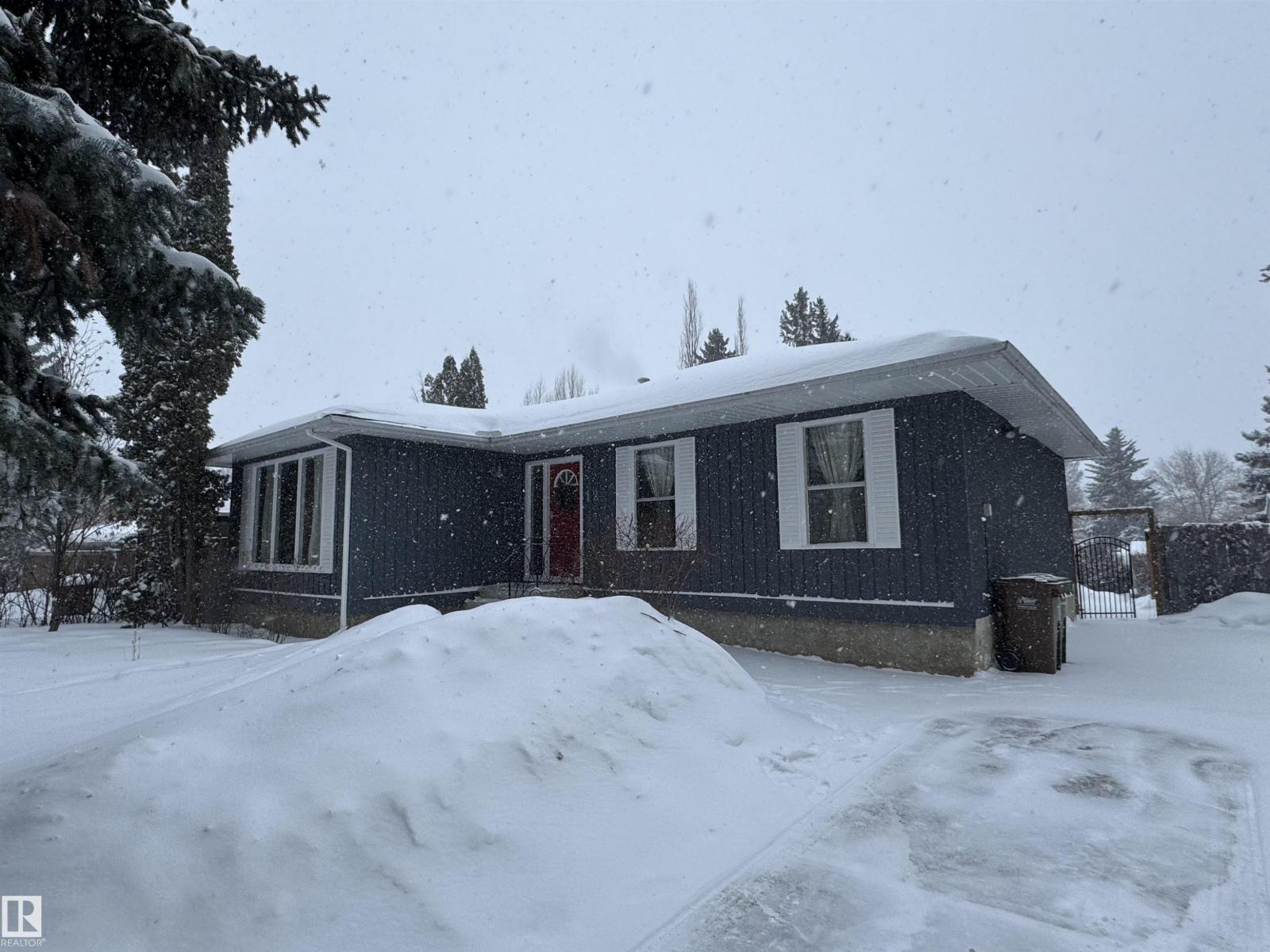 12 BEACON CR, St. Albert