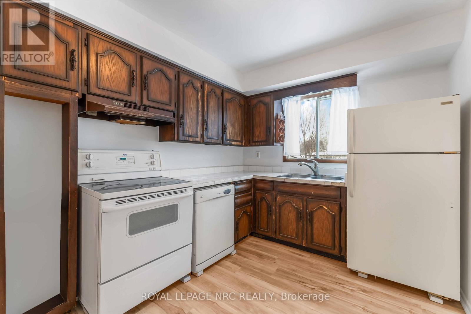 8025 THORTON STREET - 16