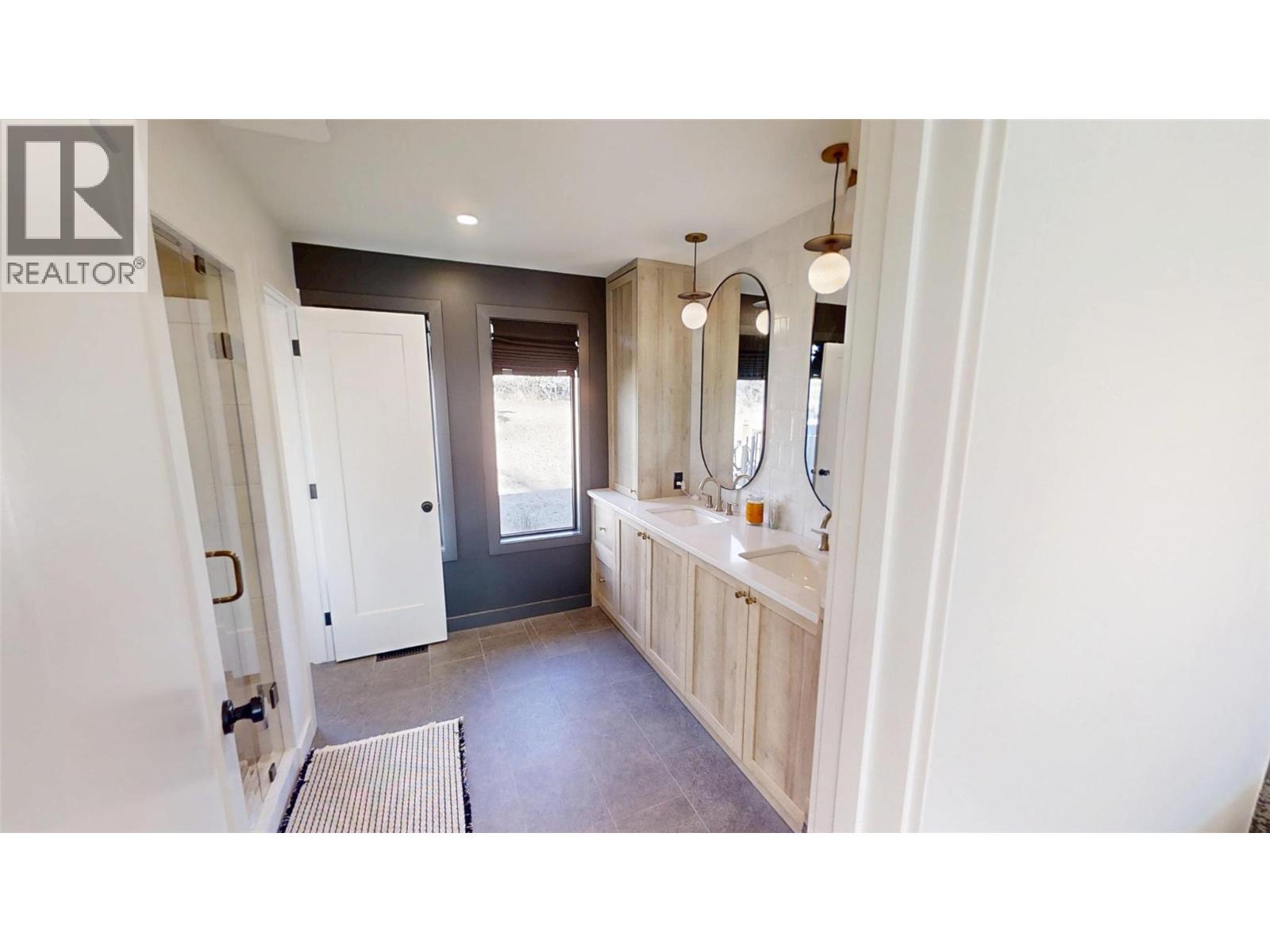 521 UPPER LAKEVIEW Road, Invermere