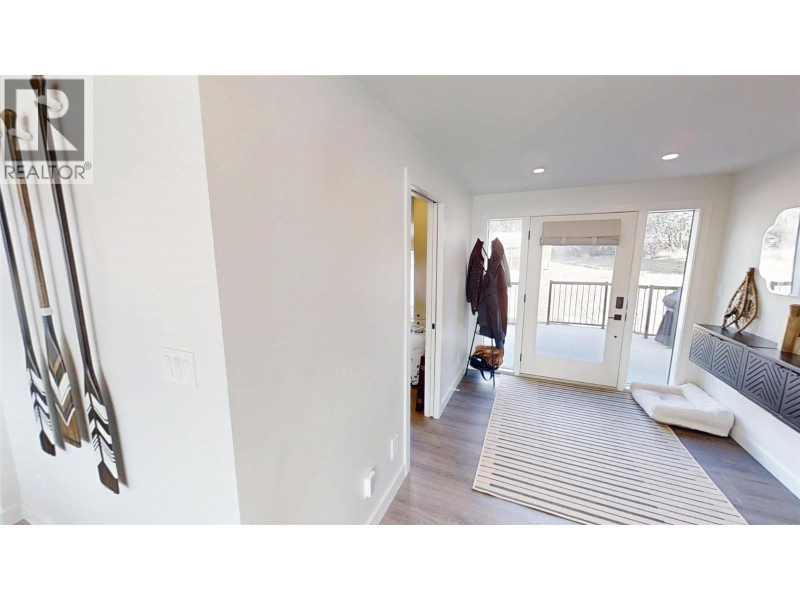 521 UPPER LAKEVIEW Road, Invermere