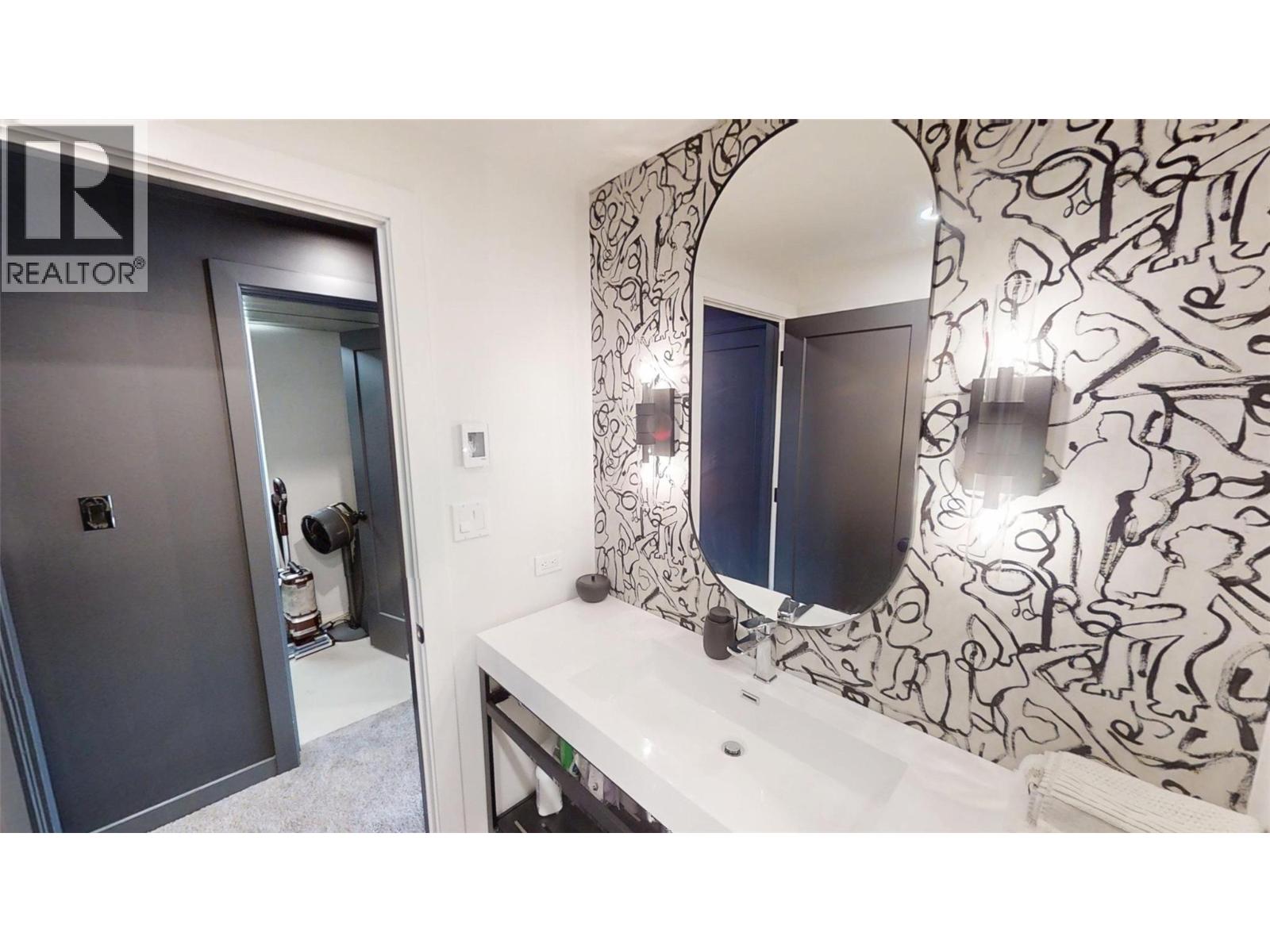 521 UPPER LAKEVIEW Road, Invermere