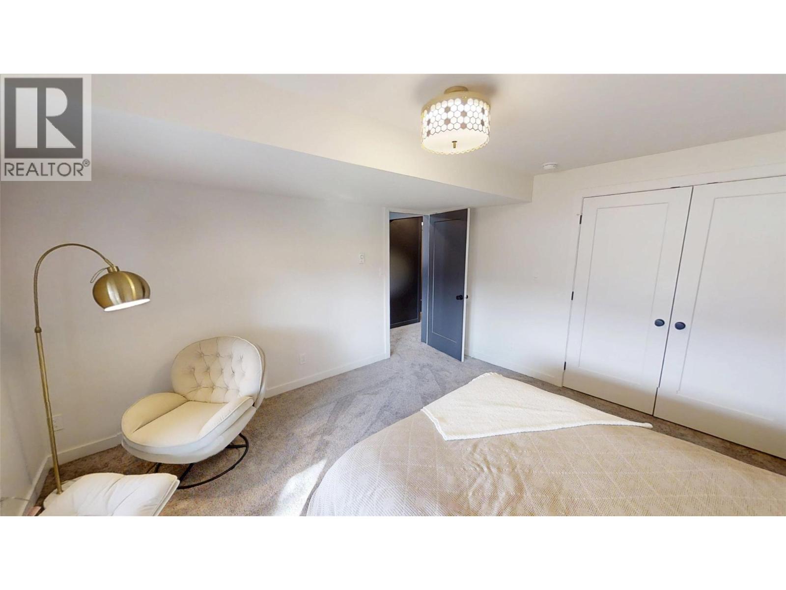 521 UPPER LAKEVIEW Road, Invermere