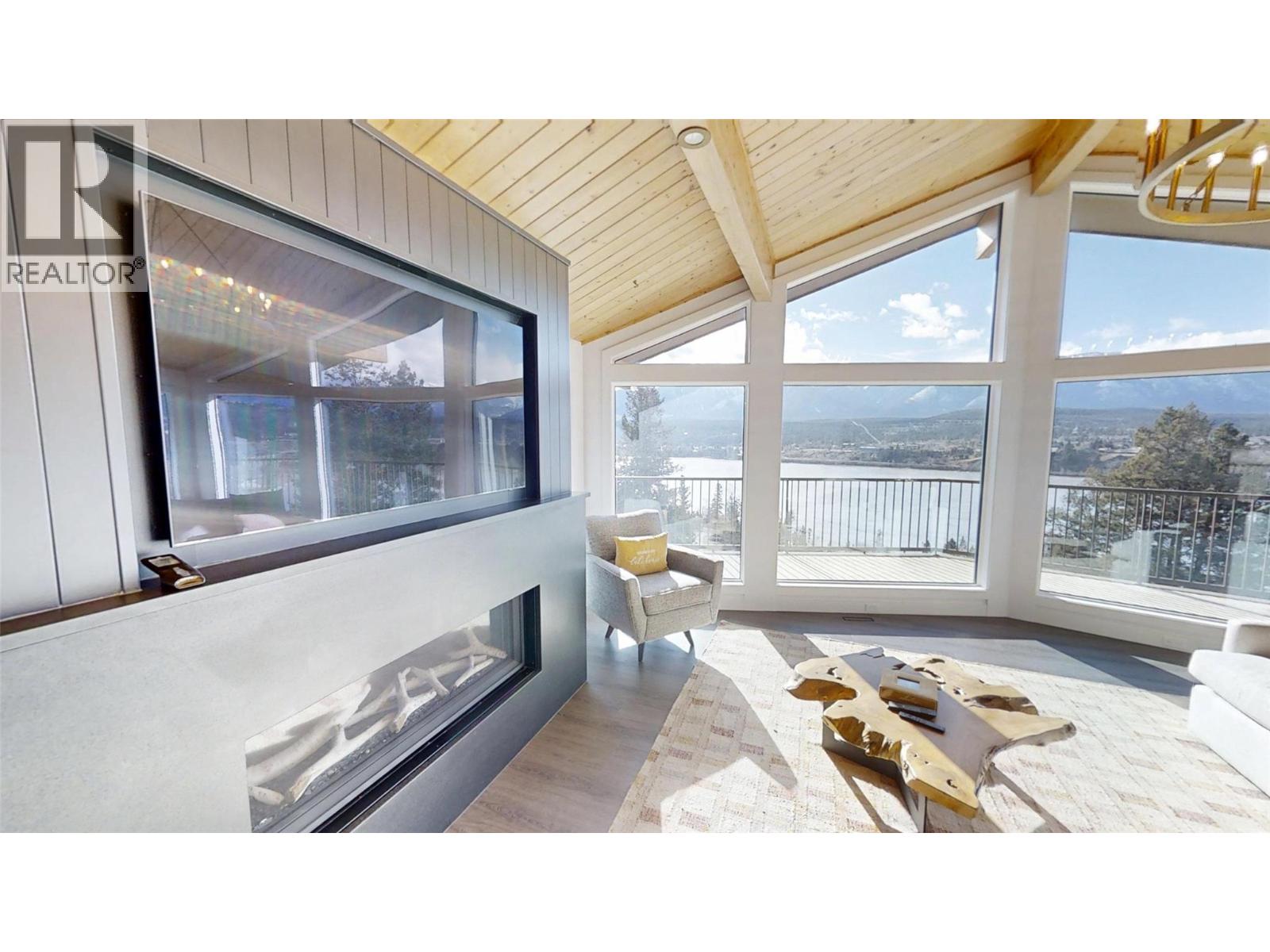 521 UPPER LAKEVIEW Road, Invermere