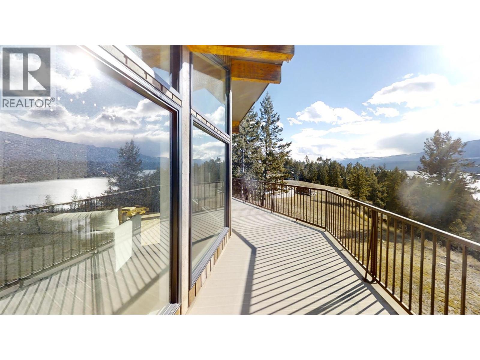 521 UPPER LAKEVIEW Road, Invermere