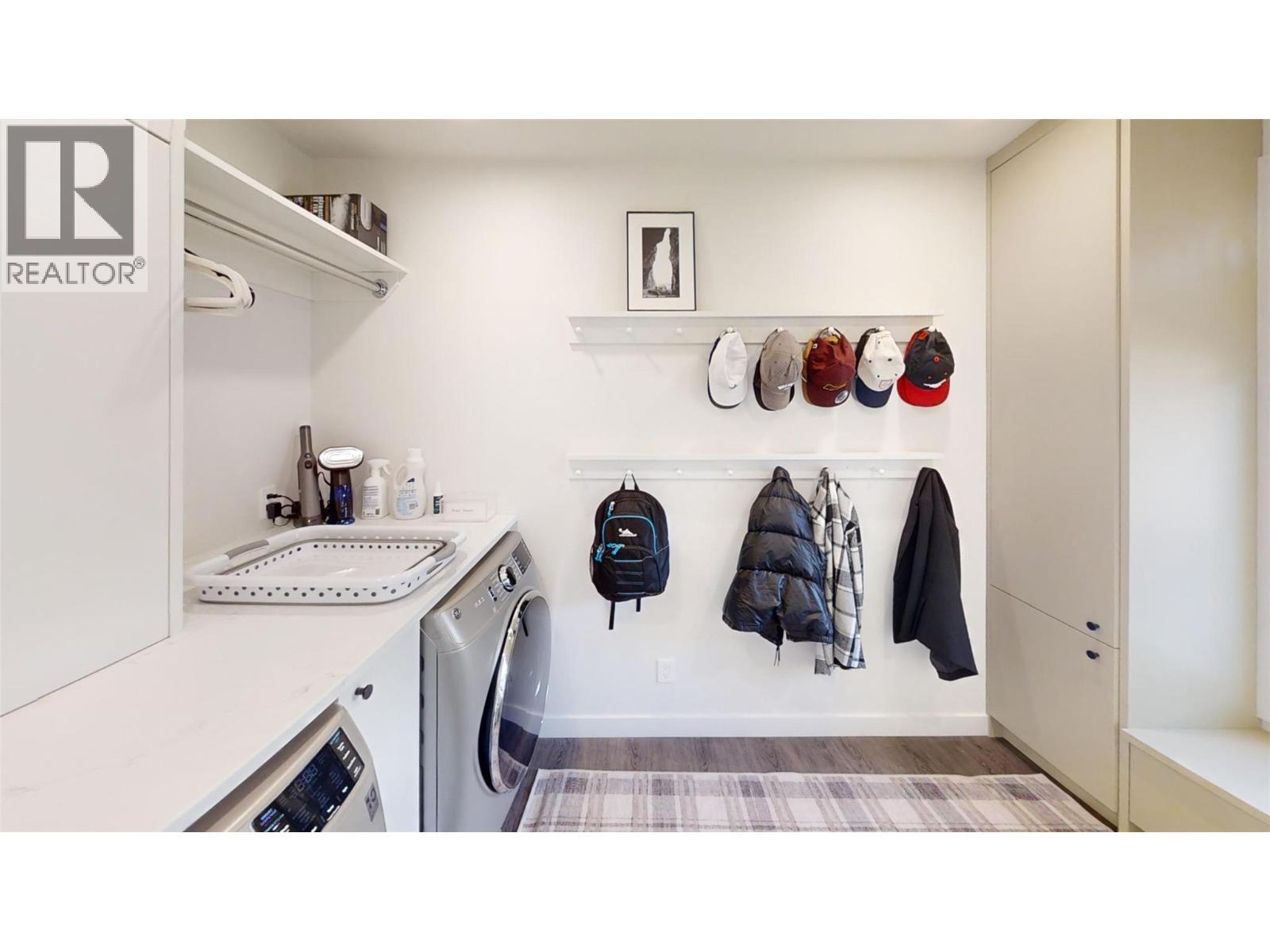 521 UPPER LAKEVIEW Road, Invermere