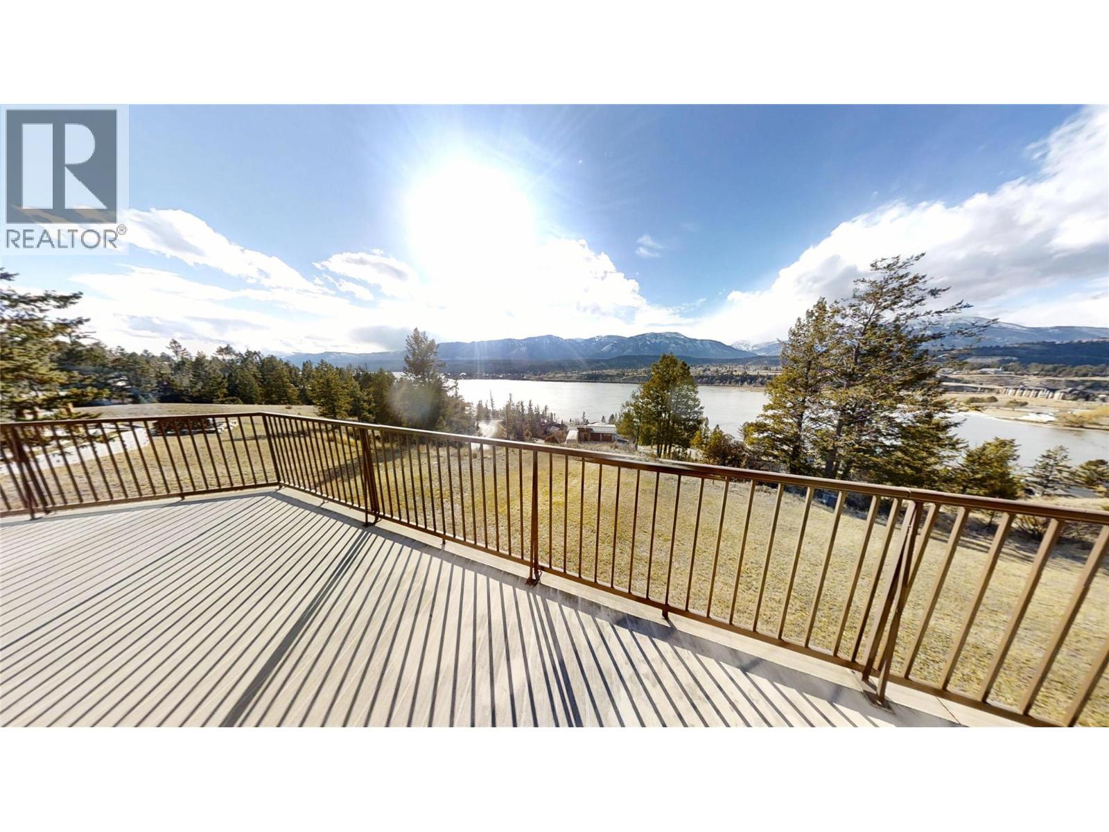 521 UPPER LAKEVIEW Road, Invermere