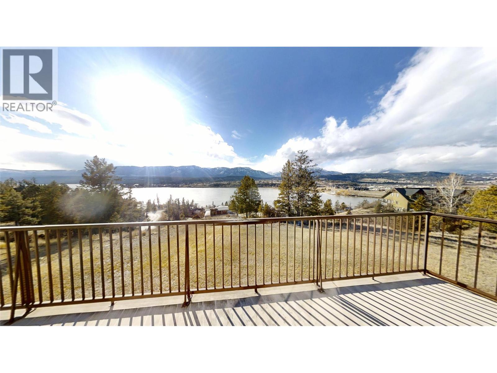 521 UPPER LAKEVIEW Road, Invermere
