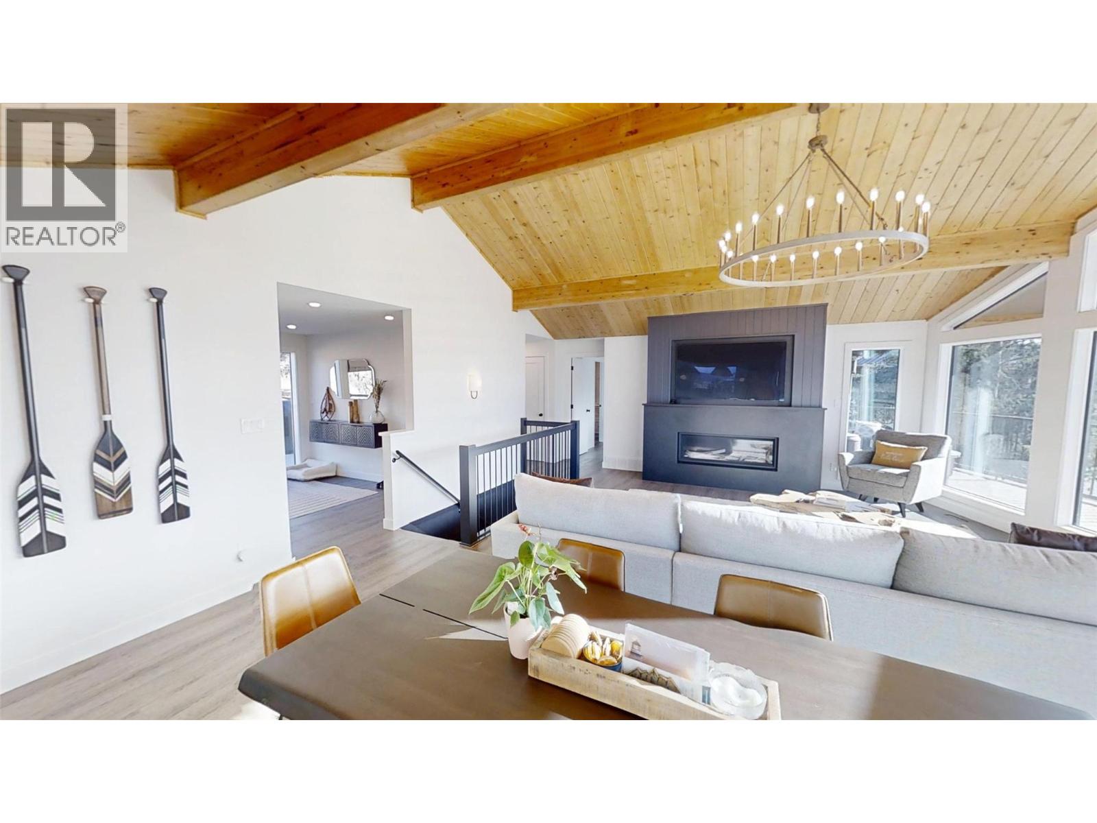 521 UPPER LAKEVIEW Road, Invermere