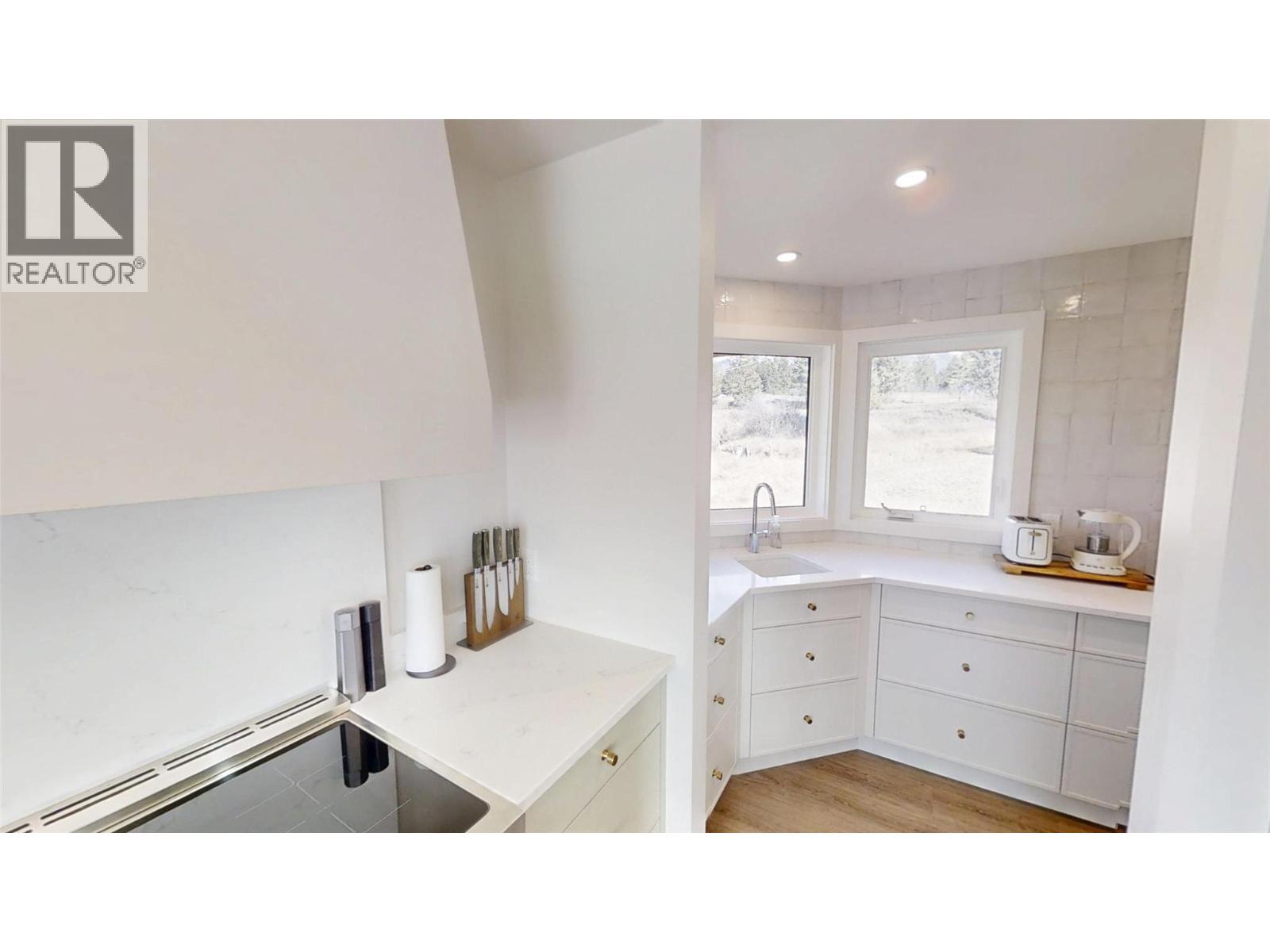 521 UPPER LAKEVIEW Road, Invermere