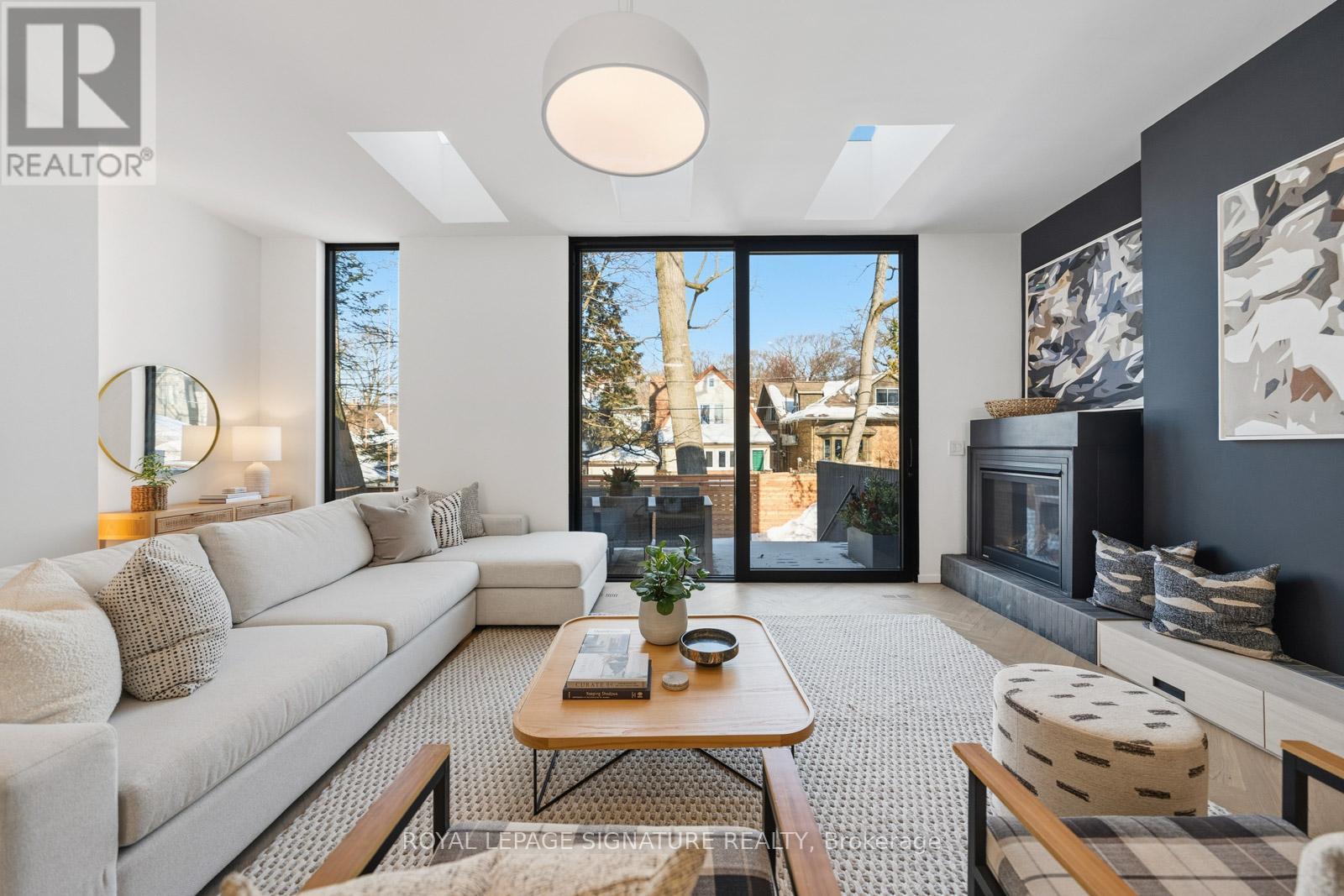 22 DUART PARK ROAD - Main photo, Toronto (The Beaches), Ontario