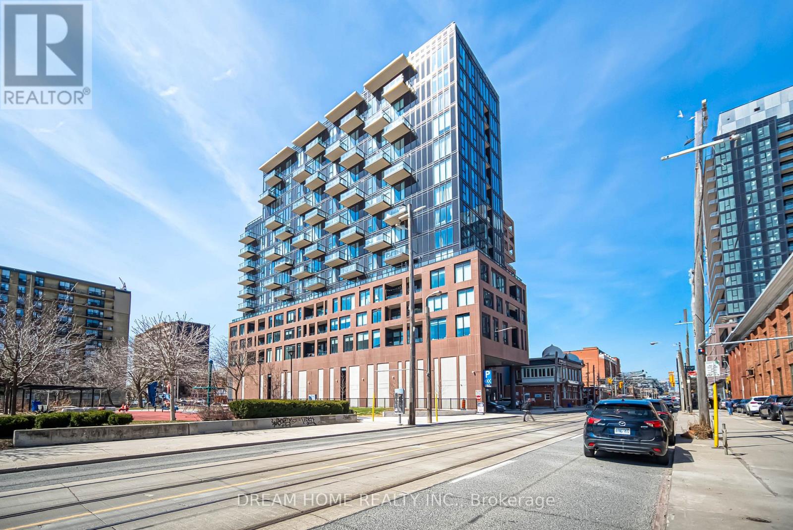 1110 - 270 DUFFERIN STREET