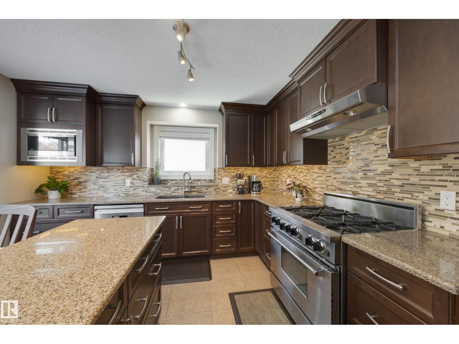 18316 60 AV NW, Edmonton