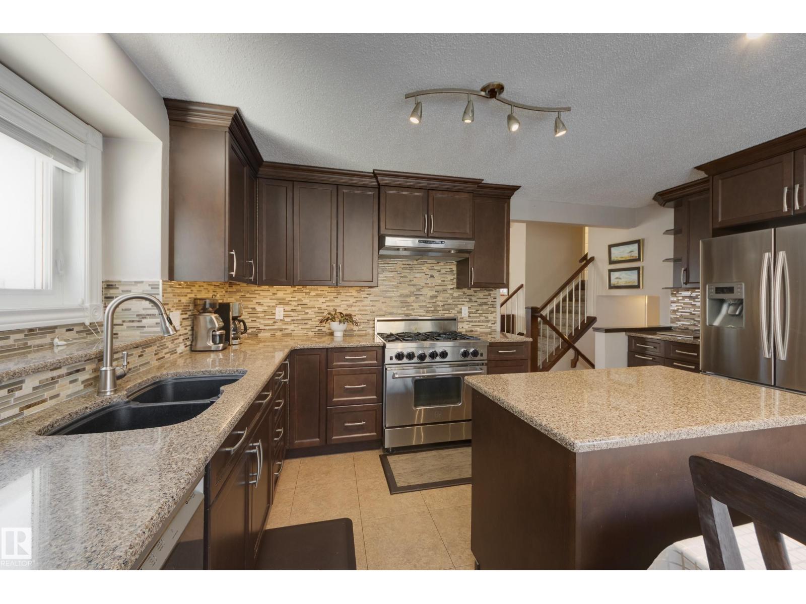 18316 60 AV NW, Edmonton