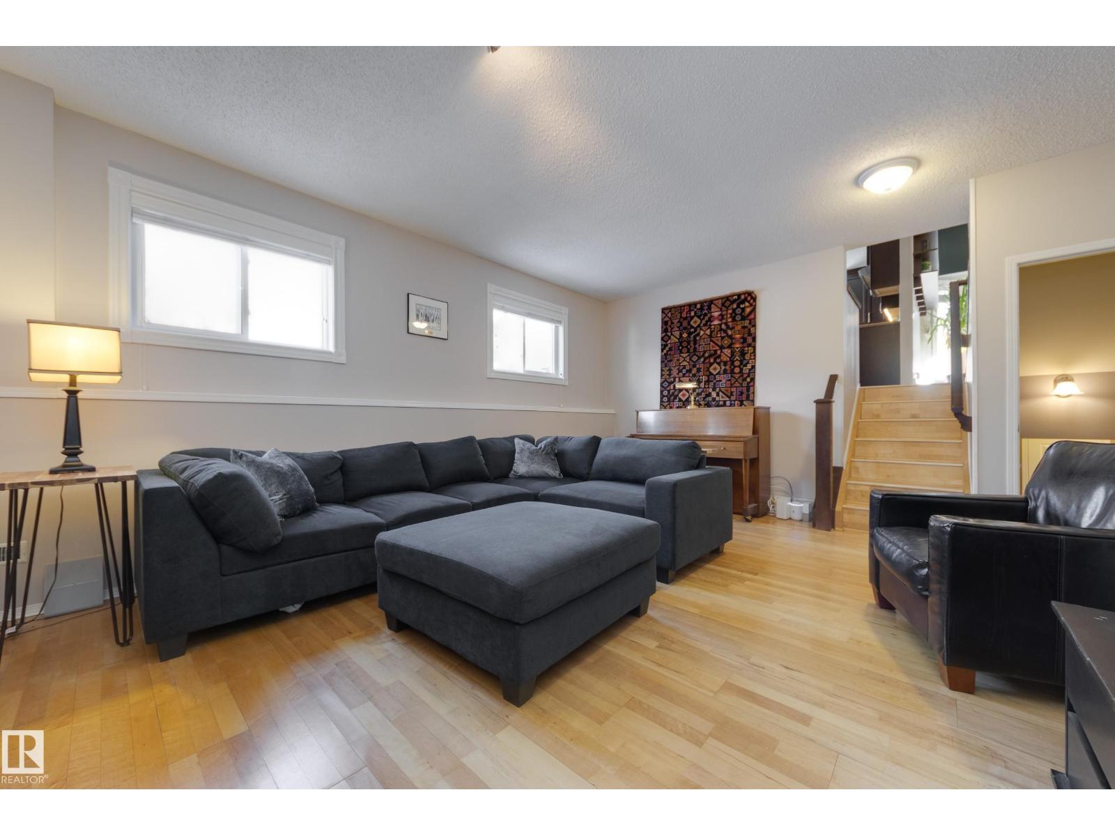 18316 60 AV NW, Edmonton