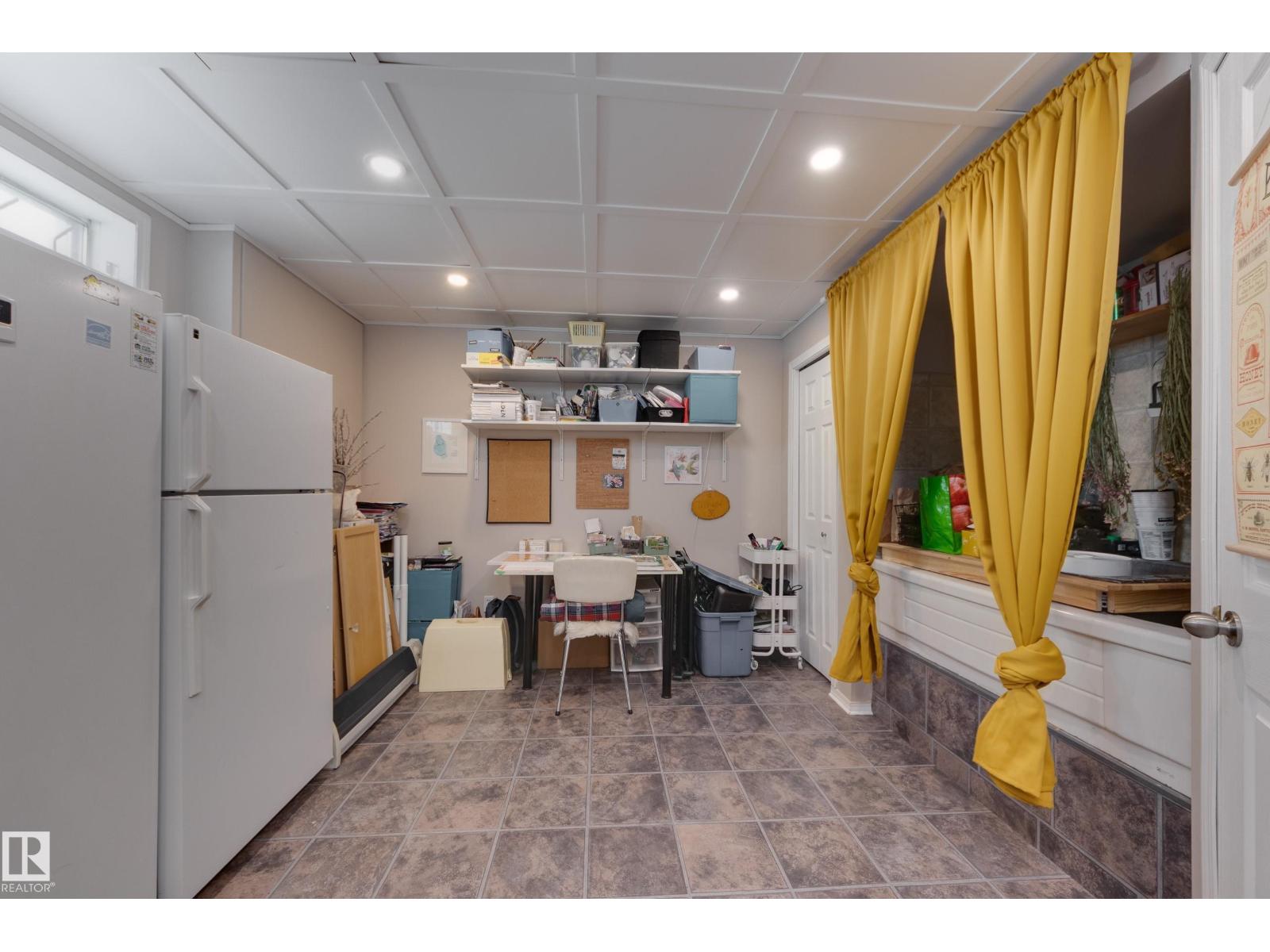 18316 60 AV NW, Edmonton