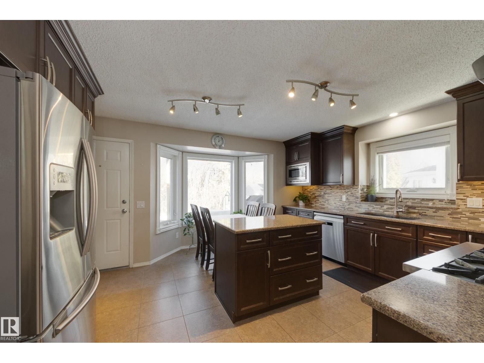 18316 60 AV NW, Edmonton