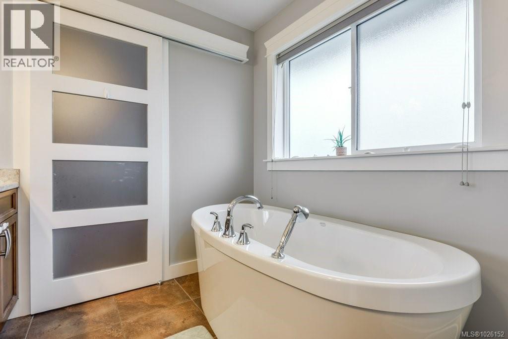 373 Legacy Dr, Campbell River