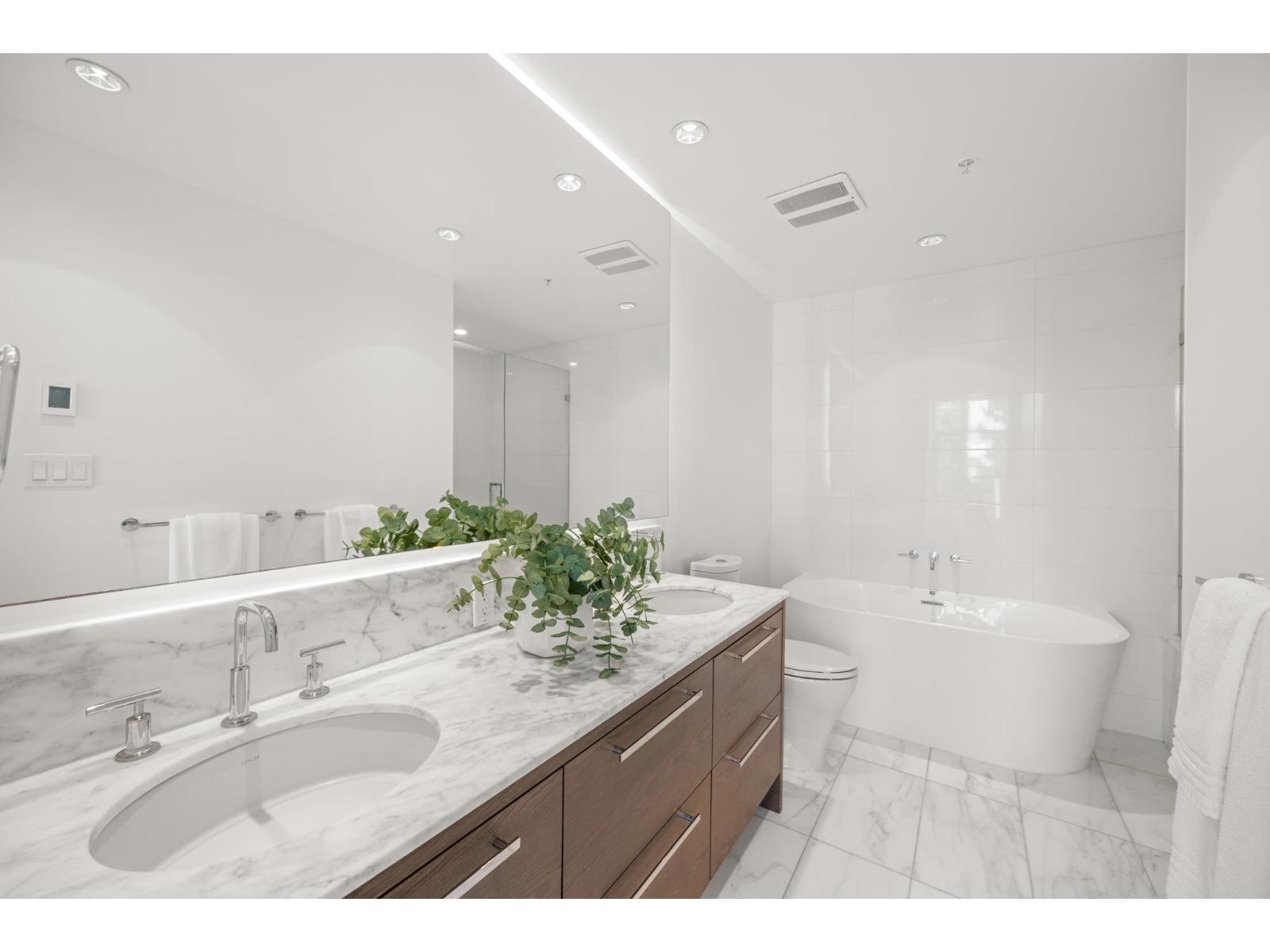 603 1501 VIDAL STREET, White Rock