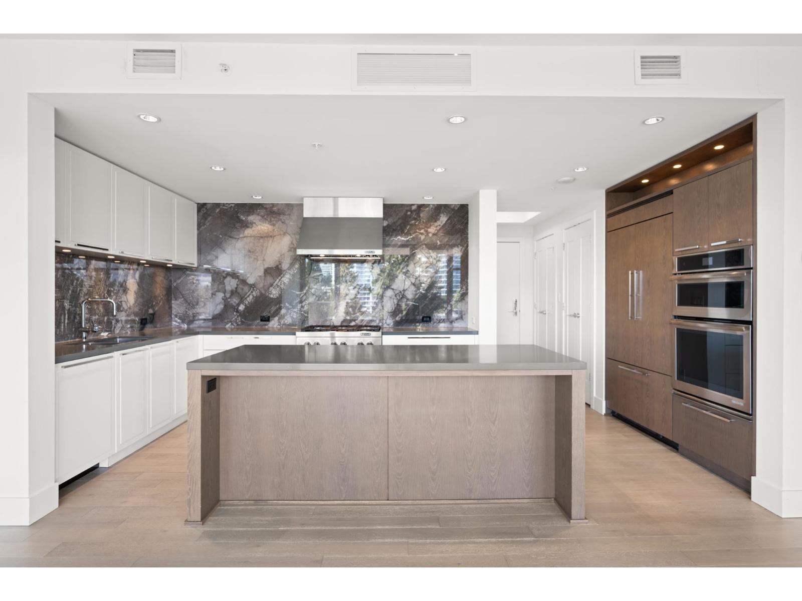 603 1501 VIDAL STREET, White Rock